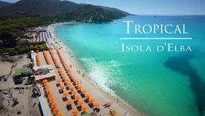 Tropical isola d’Elba Spiaggia Marina di Campo - Drone Video 4K