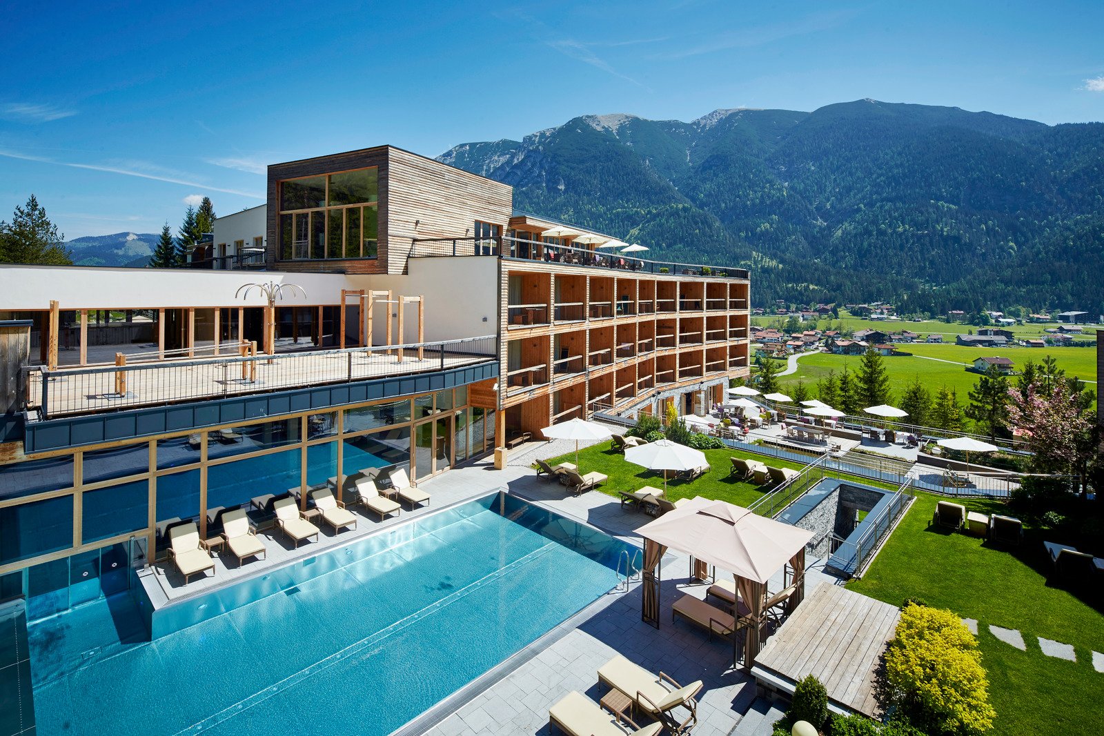 AREA 47, ab 79 &euro; – 2 Tage Kurzurlaub im 4* Hotel Alpina Resort Wenns inkl. Verw&ouml;hnpension & Tageseintritt in die AREA 47 – pure Action in Tirol