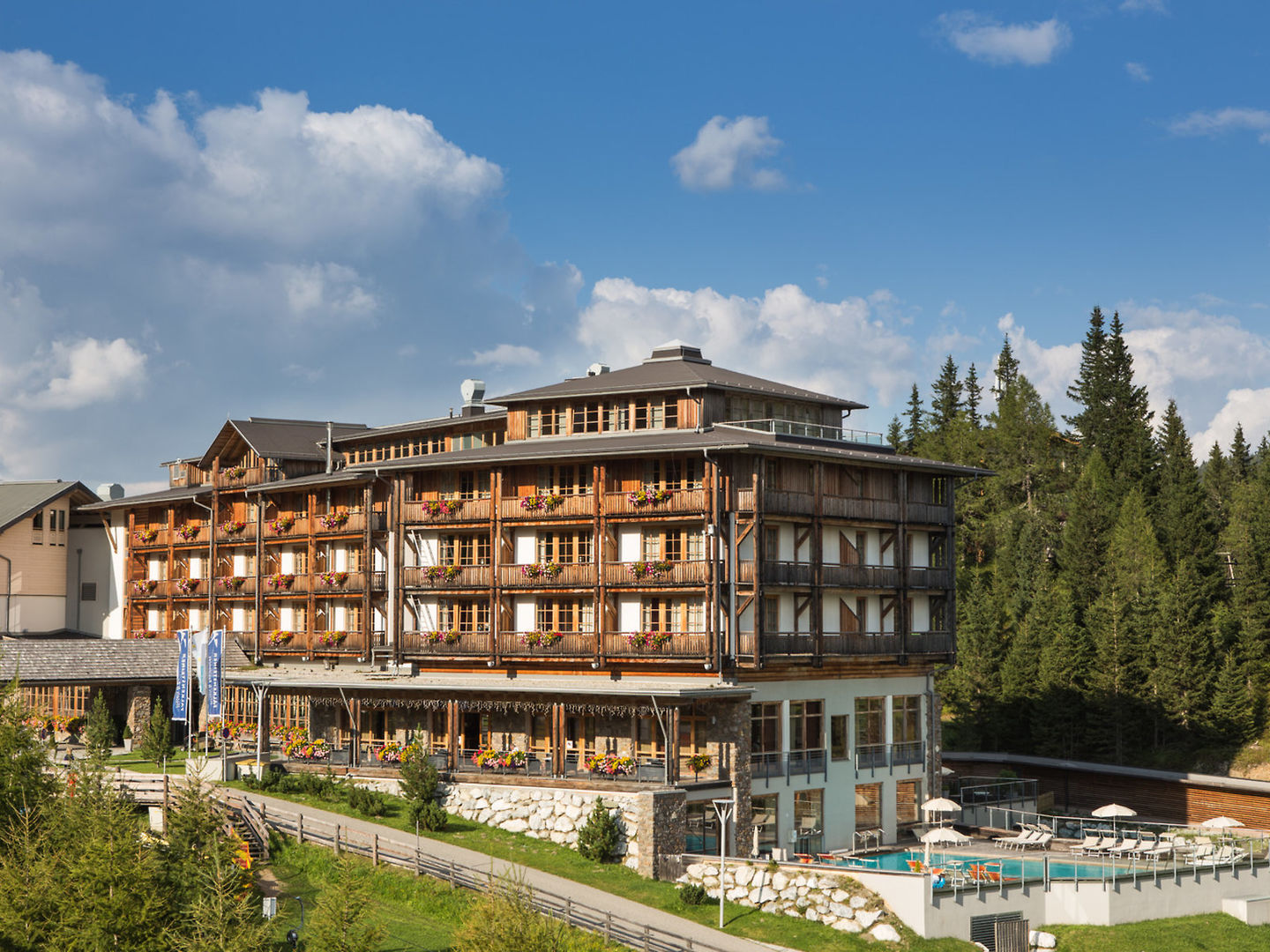Mountain Resort Feuerberg, ab 799 &euro; – 5 Tage Bodensdorf / Ossiacher See im 4 * Mountain Resort Feuerberg inkl. Halbpension & Infinitypool