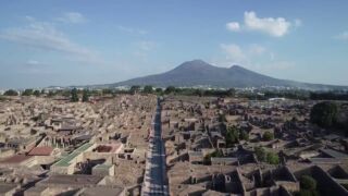 Quick Drone Video Of Ancient Pompeii Site So Far Golf von Neapel, statt 799 € jetzt ab 699 € – 8 Tage Rundreise im Golf von Neapel : Ravello, Pompeji & Capri – die Schmuckstücke am Fuße des Vesuv inkl. Flug