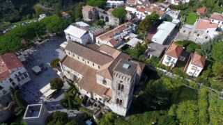 Ravello by air - DJI Phantom 4 Golf von Neapel, statt 799 € jetzt ab 699 € – 8 Tage Rundreise im Golf von Neapel : Ravello, Pompeji & Capri – die Schmuckstücke am Fuße des Vesuv inkl. Flug