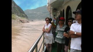 China - Jangtsekiang - Qutang Schlucht - Drei Schluchten Kreuzfahrt Yangtze Flusskreuzfahrt, ab 1599 € – 14 Tage China Rundreise & Yangtze Flusskreuzfahrt : 9-tägige Rundreise in 4* Hotels, HP oder ÜF und 4 Nächte auf dem Schiff, VP inkl. Flug und Ausflüge