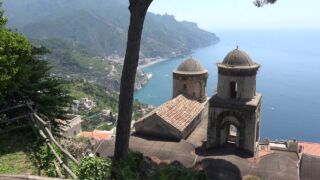 Ravello bei Amalfi 4K Golf von Neapel, statt 799 € jetzt ab 699 € – 8 Tage Rundreise im Golf von Neapel : Ravello, Pompeji & Capri – die Schmuckstücke am Fuße des Vesuv inkl. Flug