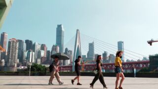 Chongqing - China's “Mountain City” | Drone 4K Video Yangtze Flusskreuzfahrt, ab 1599 € – 14 Tage China Rundreise & Yangtze Flusskreuzfahrt : 9-tägige Rundreise in 4* Hotels, HP oder ÜF und 4 Nächte auf dem Schiff, VP inkl. Flug und Ausflüge