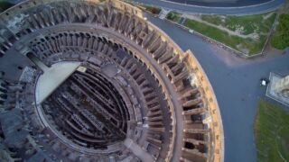 Rome, the Colosseum Aerial Tour (4K Footage) *BEST FULL SCREEN* Rocco Forte Hotel de la Ville, ab 1.884 € – 3 oder 7 Tage Strädtetripp nach Rom ins 5* Rocco Forte Hotel de la Ville ( Neueröffnung 2019 ) inkl. Frühstück und Flug