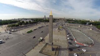 Drone View of the Luxor Obelisk Paris France Paris, Paris – die Stadt der Liebe und Kontraste