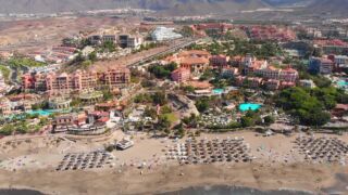 🇪🇸Playa del Duque Tenerife - Costa Adeje - Teneryfa - Aerial Drone Footage l 4K Hotel Riu Arecas, ab 838 € – 7 Tage Costa Adeje / Teneriffa im 4* Hotel Riu Arecas inkl. Halbpension, Infinity Pool, Transfer & Flug