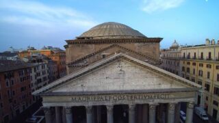 Rome, the Pantheon Aerial Tour (4k footage) Rocco Forte Hotel de la Ville, ab 1.884 € – 3 oder 7 Tage Strädtetripp nach Rom ins 5* Rocco Forte Hotel de la Ville ( Neueröffnung 2019 ) inkl. Frühstück und Flug