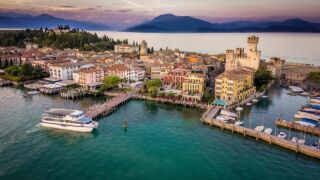 Sirmione / Thermal Baths / Medieval Rocca Scaligera Castle / Lake Garda - Northern Italy - 4K Boutiquehotel Relais La Speranzina, ab 202 € – 2 Tage Sirmione / Gardasee im exklusiven 3 Zimmer Boutiquehotel Relais La Speranzina inkl. Deluxe Suite & Frühstück