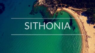 Σιθωνία (4K drone footage) Hotel Portes Beach, ab 417 € – 9 Tage Chalkidiki im 4* Hotel Portes Beach inkl. Halbpension & Transfer und Zug zum Flug