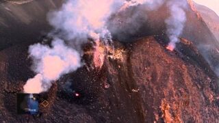Stromboli - Extreme Flugaufnahmen über Vulkan Eruption - extreme flight over the volcano eruptions. La Sirenetta Park Hotel, ab 635 € – 7 Tage Vulkantour auf der Insel Stromboli / Liparische Inseln im 4* La Sirenetta Park Hotel inkl. Frühstück & Flug