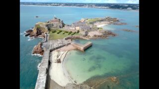 Drone over St Helier Jersey Sept 2017 Inselhüpfen auf zwei Rädern, ab 815 € – 8-tägige Rundreise auf Guernsey und Jersey – Inselhüpfen auf zwei Rädern mit garantierter Durchführung