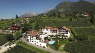 2016 Flight over Golserhof Hotel Golserhof, ab 275 € – 2,3 oder 7 Tage Erholungsurlaub in Dorf Tirol / Südtirol im 4* Hotel Golserhof