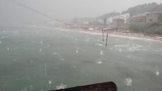 PESCARA GRANDINATA SUL MARE MERCOLEDÍ 10 LUGLIO. Unwetter Adria, Heftige Unwetter wüten entlang der Adriaküste