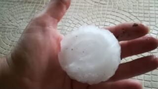 Maltempo - Forte grandinata a Pescara (IMMAGINI) Unwetter Adria, Heftige Unwetter wüten entlang der Adriaküste