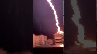 Lightning Strike During Greek Storm Causes Recorder to Retreat Unwetter Chalkidiki, Heftige Unwetter wüten über der griechischen Halbinsel Chalkidiki – 6 Tote