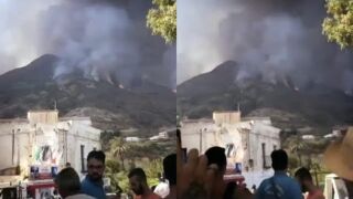 Stromboli, nuova forte esplosione. I video sono da brividi e il vulcano adesso fa davvero paura , Eine weitere Explosion am Vulkan Stromboli auf den Liparischen Inseln