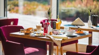Vitalfrühstück im TAUERN SPA Tauern SPA, ab 166 € – 1,2,3 oder 7 Tage Zell am See / Kaprun im 4,5* Tauern Spa inkl. Halbpension & 20.000 qm Spa Wellnessbereich und Glas Panaorama Pool