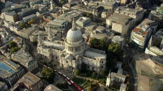 4K London aerial filming. River Thames, City of London, Shard shot in 4K Clayton Hotel City of London, ab 412 € – 3,4 oder 7 Tage London im 4* Clayton Hotel City of London ( Neueröffnung 2019 ) inkl. Frühstück & Flügen