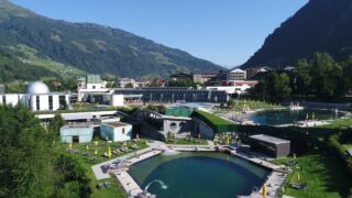 Thermalwasser Badeseen Alpentherme Gastein Das Bergparadies, ab 110 € – 2,3,4 oder 7 Tage Thermenurlaub in Dorfgastein / Österreich im 4* Das Bergparadies & täglich unbegrenzt kostenfreier Eintritt in die Alpentherme Gastein