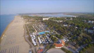 ✪ Flug über Bibione Pineda mit Yuneek Typhoon H Drohne in HD ✪ Coco J Hotel Bellevue, ab 80 € – 2,3 oder 7 Tage Bibione / italienische Adriaküste im 4* Hotel Bellevue