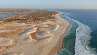 Boavista / Cabo Verde - beaches, waves and surfing in 4K / Kapverden Hotel Riu Karamboa, ab 1.112 € – 7 Tage Praia da Chaves / Kapverdische Insel Boa Vista im 5* Hotel Riu Karamboa inkl. All Inclusive, Flug, Transfer & Zug